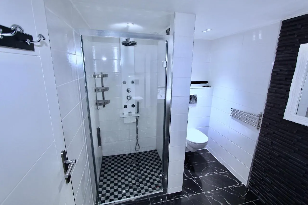 Cannes Luxury Residence Rentals 2*,