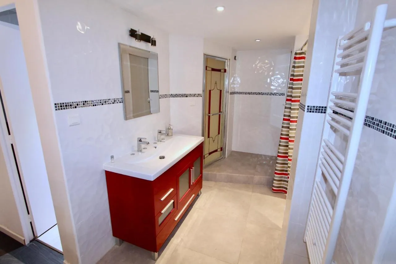 Cannes Luxury Residence Rentals 2*,